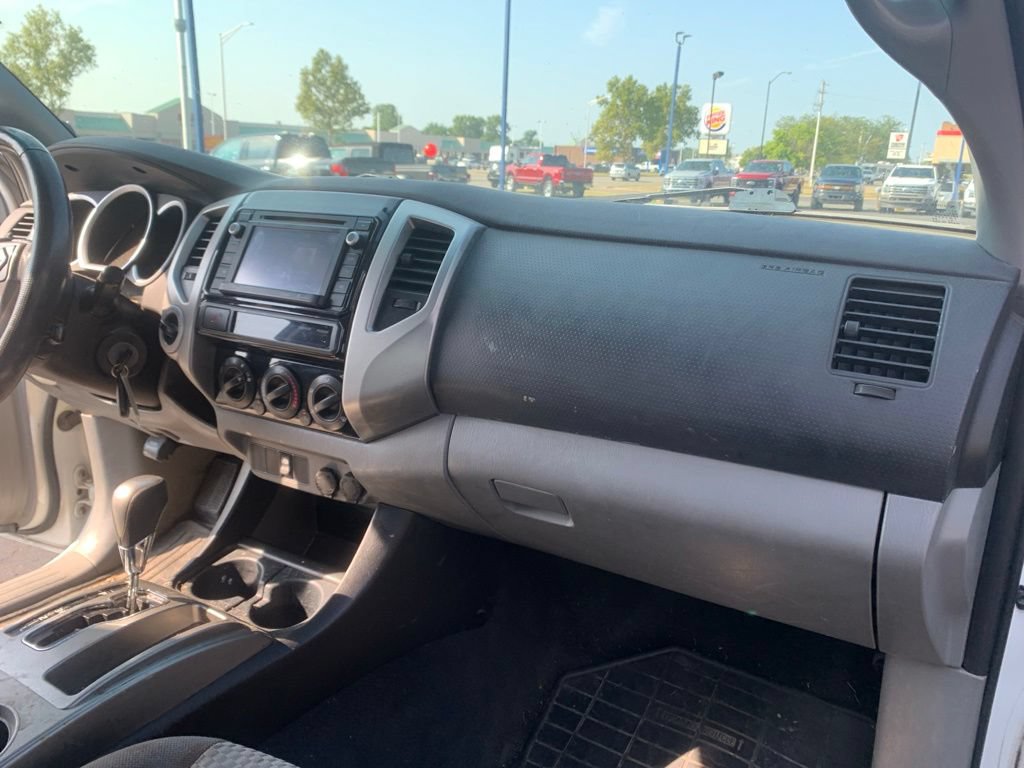 Used 2015 Toyota Tacoma 4x4 Access Cab w/ SR5 Package image 28