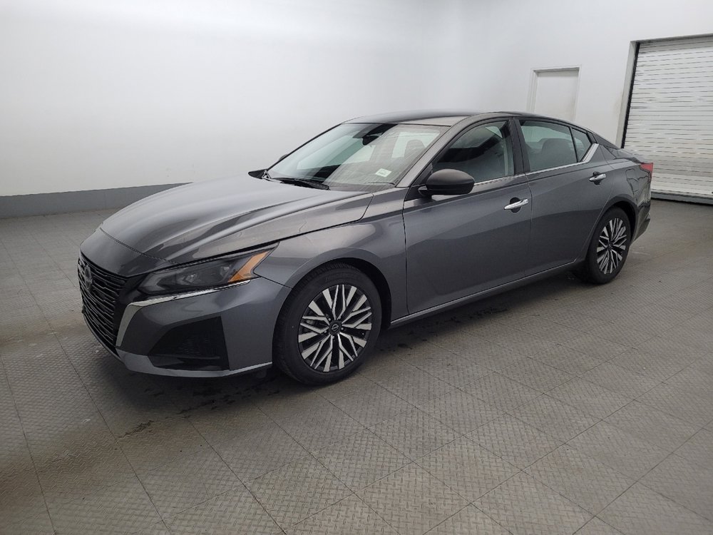 Used 2024 Nissan Altima 2.5 SV image 2