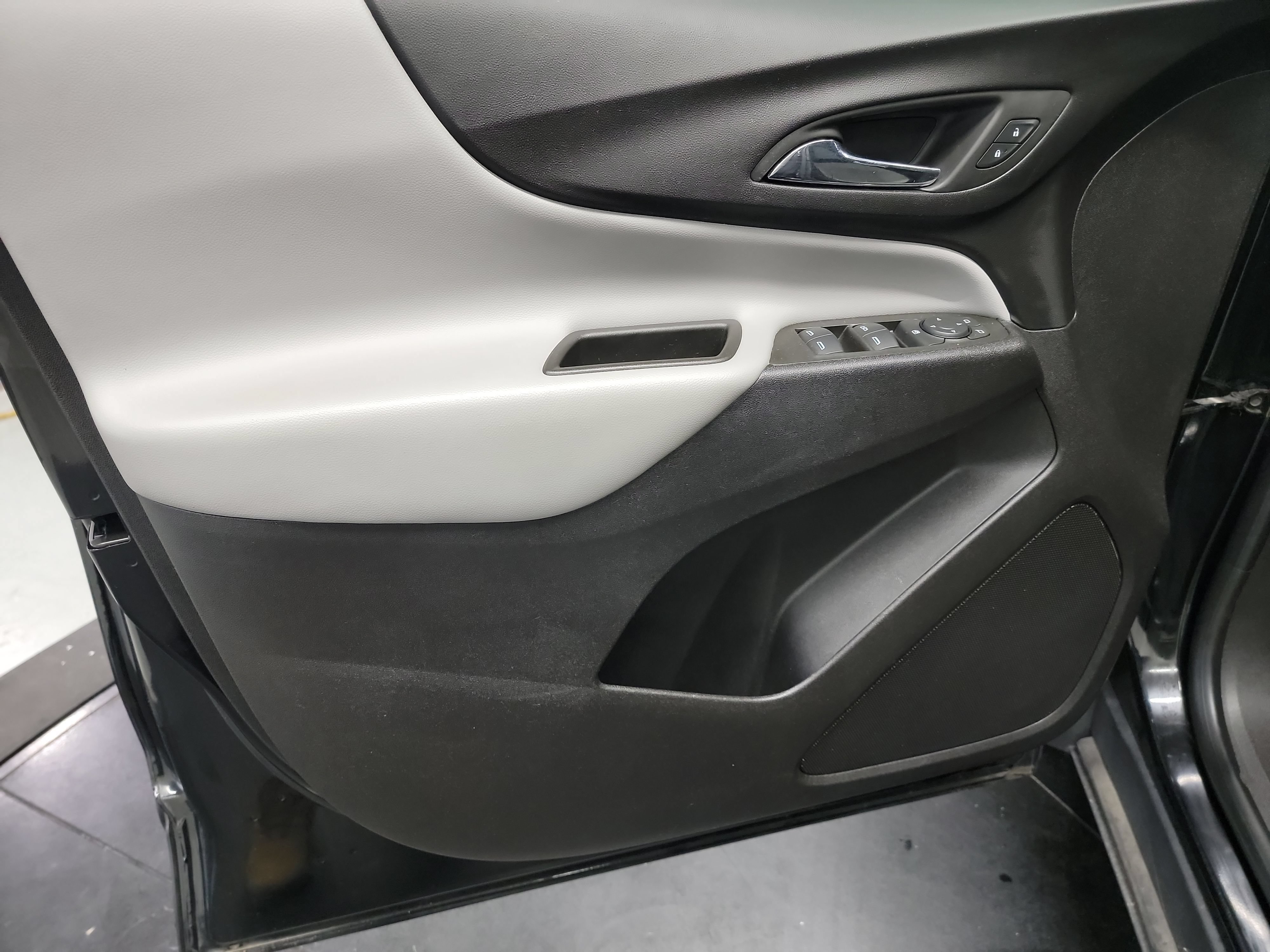 Used 2024 Chevrolet Equinox LS FWD image 13