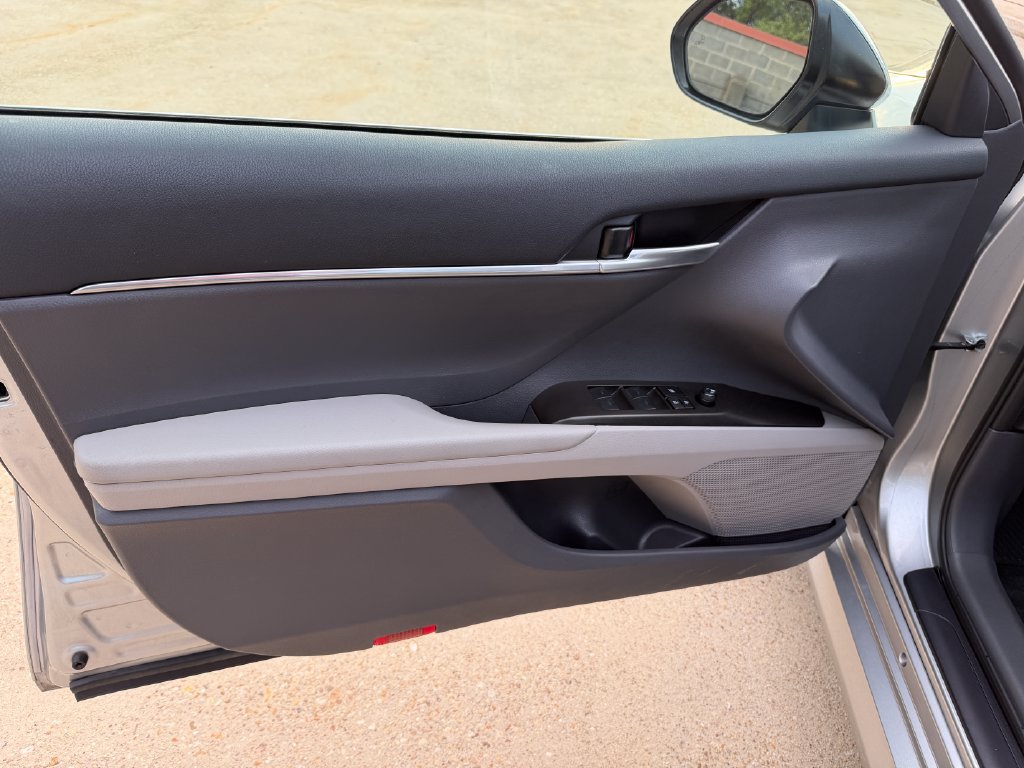 Used 2024 Toyota Camry LE FWD image 10