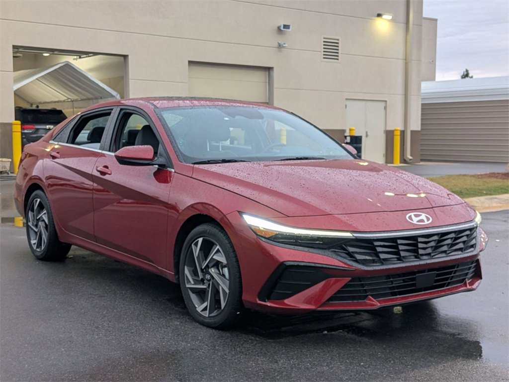 Certified 2024 Hyundai Elantra SEL w/ Convenience Package image 3