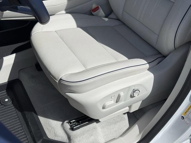 Used 2025 Buick Enclave Avenir image 21