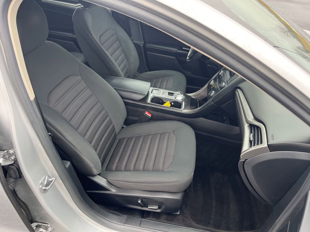 Used 2017 Ford Fusion SE image 25