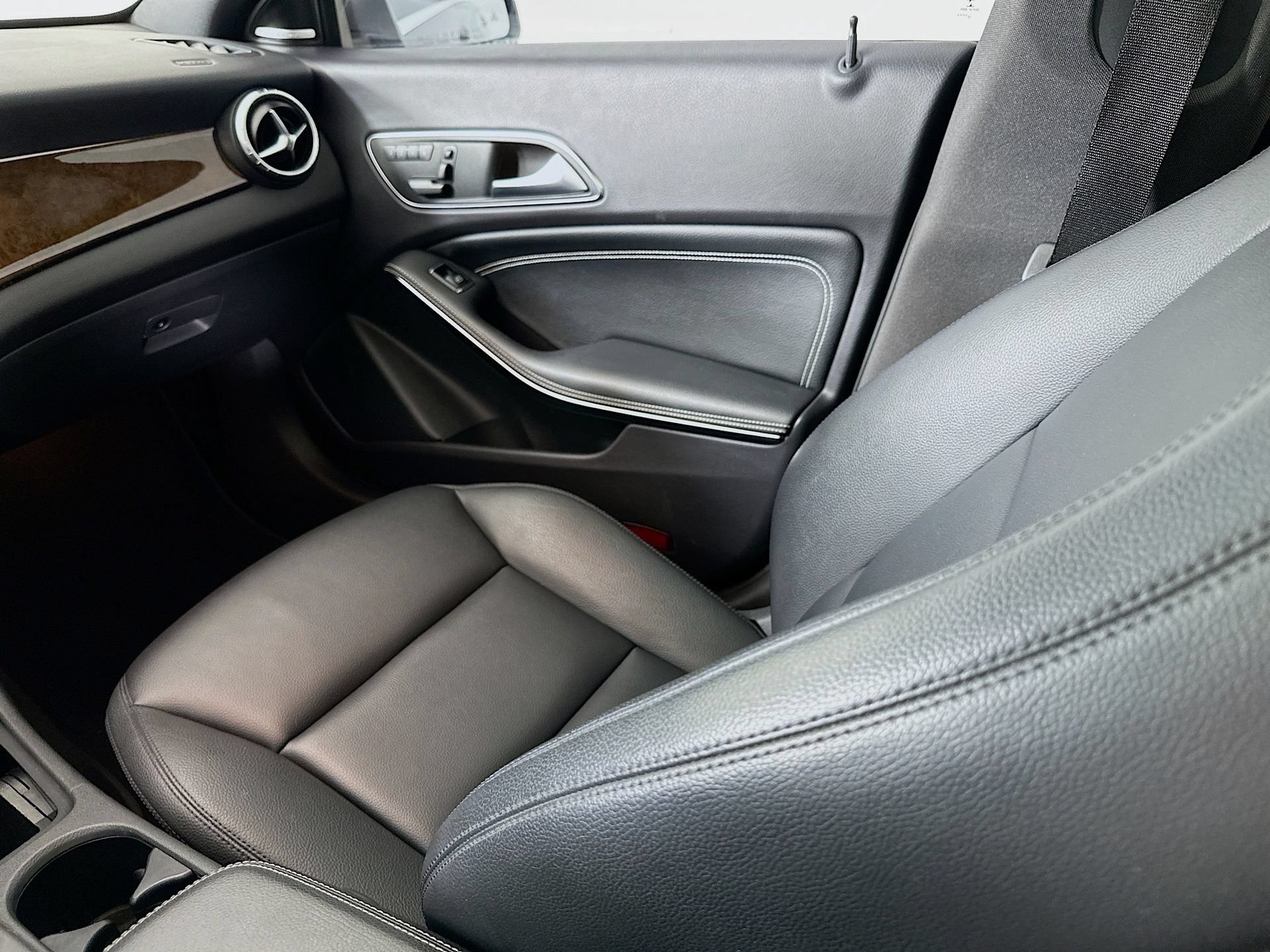 Used 2014 Mercedes-Benz CLA 250 image 26