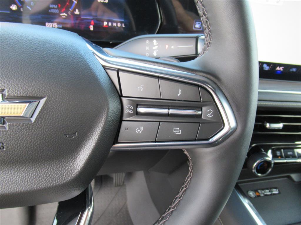 Used 2025 Chevrolet Suburban Premier image 19