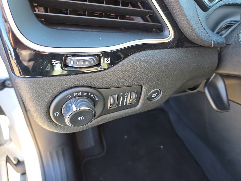 Used 2023 Jeep Cherokee Altitude Lux image 23