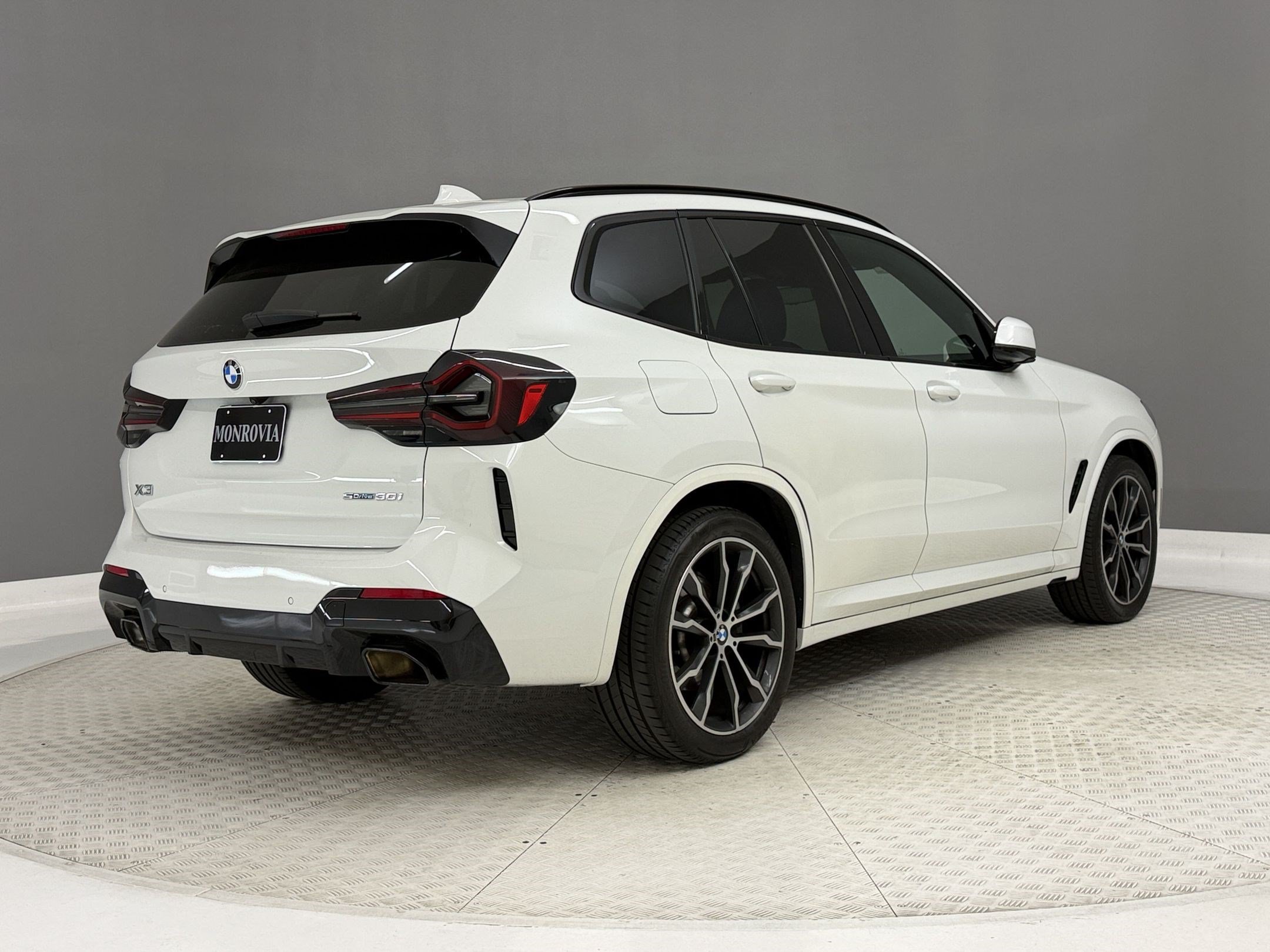 Used 2023 BMW X3 sDrive30i w/ M Sport Package RWD image 9