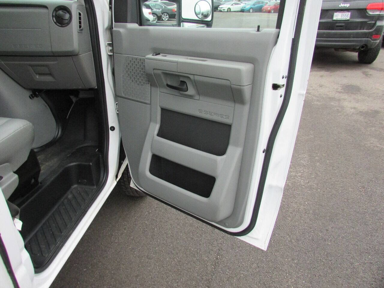 Used 2012 Ford E-450 and Econoline 450 Super Duty w/ PWR Locks & Windows Group image 20