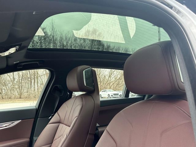 Used 2026 BMW 740i xDrive image 27