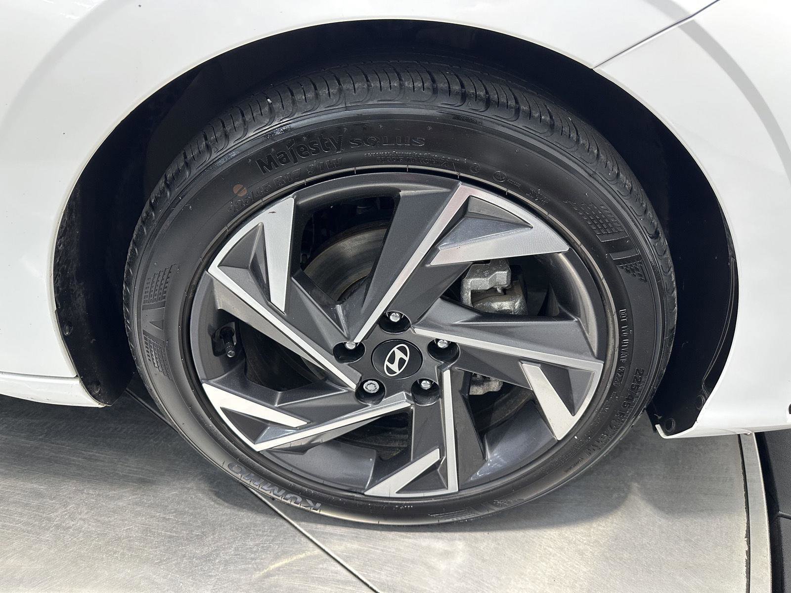 Certified 2024 Hyundai Elantra SEL w/ Convenience Package FWD image 12