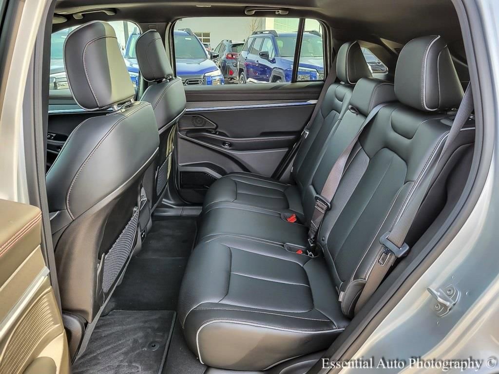 Used 2025 Jeep Wagoneer S Limited AWD/4WD image 11