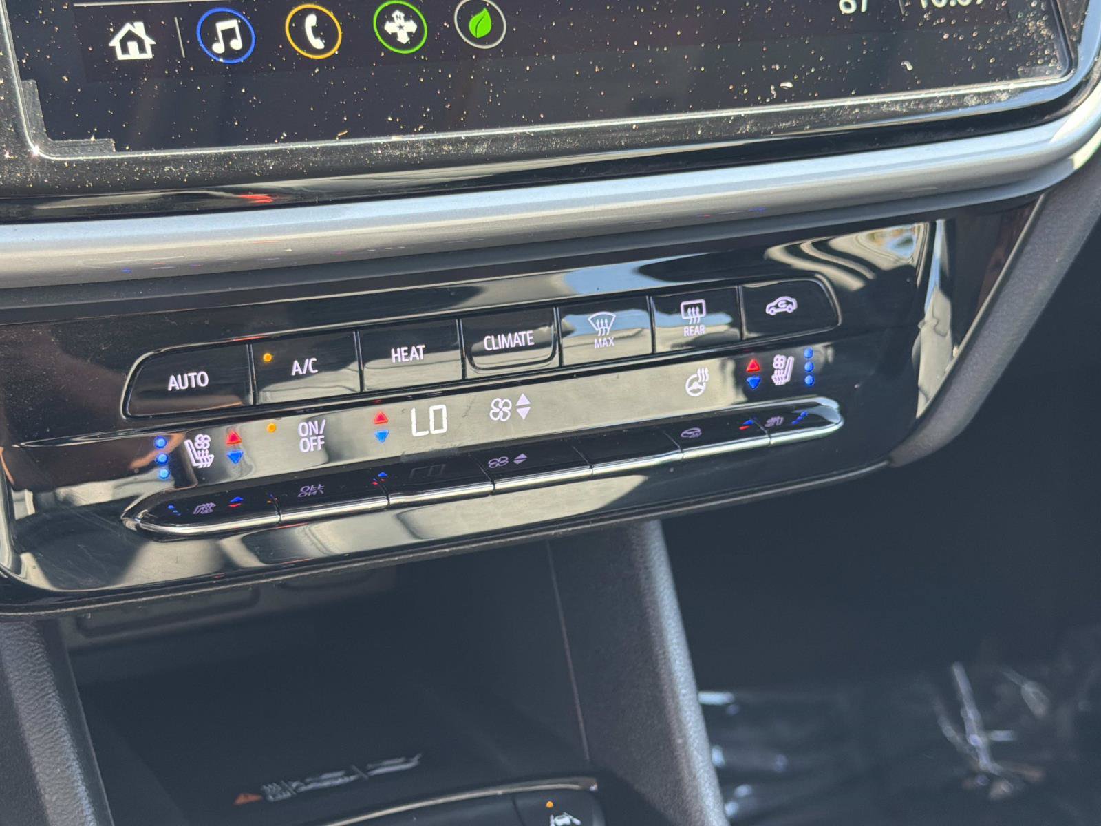 Used 2023 Chevrolet Bolt EUV Premier FWD image 23