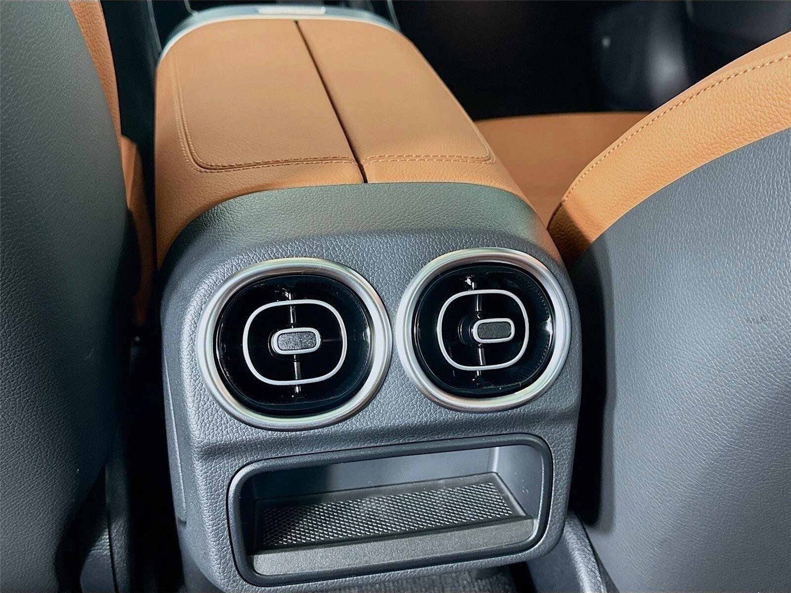 Certified 2026 Mercedes-Benz C 300 4MATIC Sedan image 32