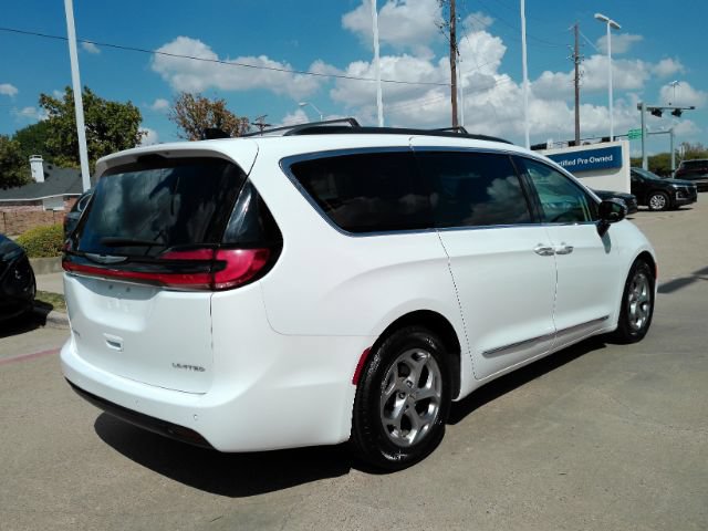 Used 2023 Chrysler Pacifica Limited FWD image 8