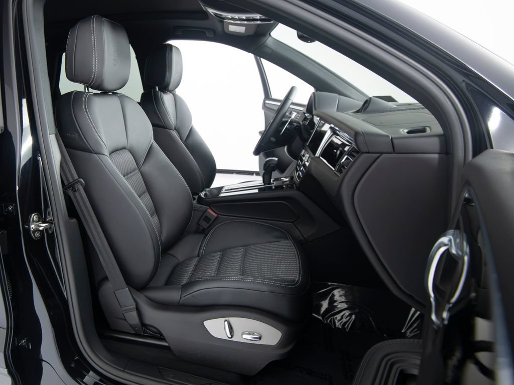 New 2026 Porsche Macan Turbo AWD/4WD image 39