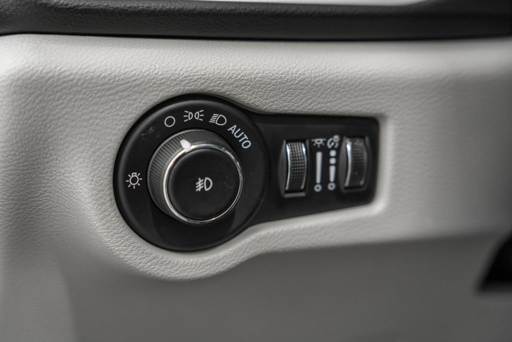 Certified 2024 Chrysler Pacifica Touring-L image 46