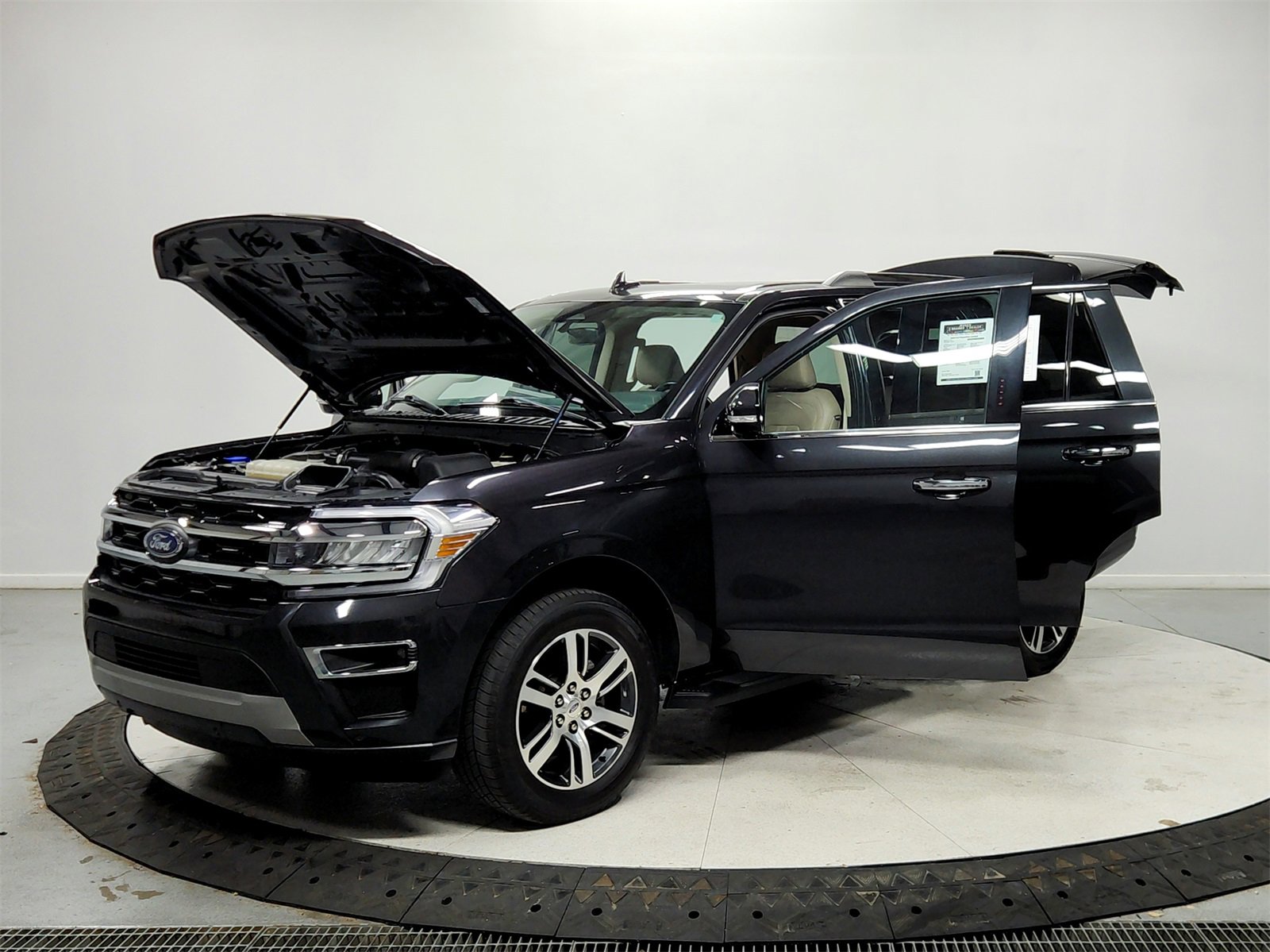 Used 2024 Ford Expedition Limited image 11