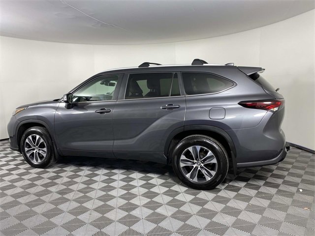 Used 2024 Toyota Highlander XLE image 5