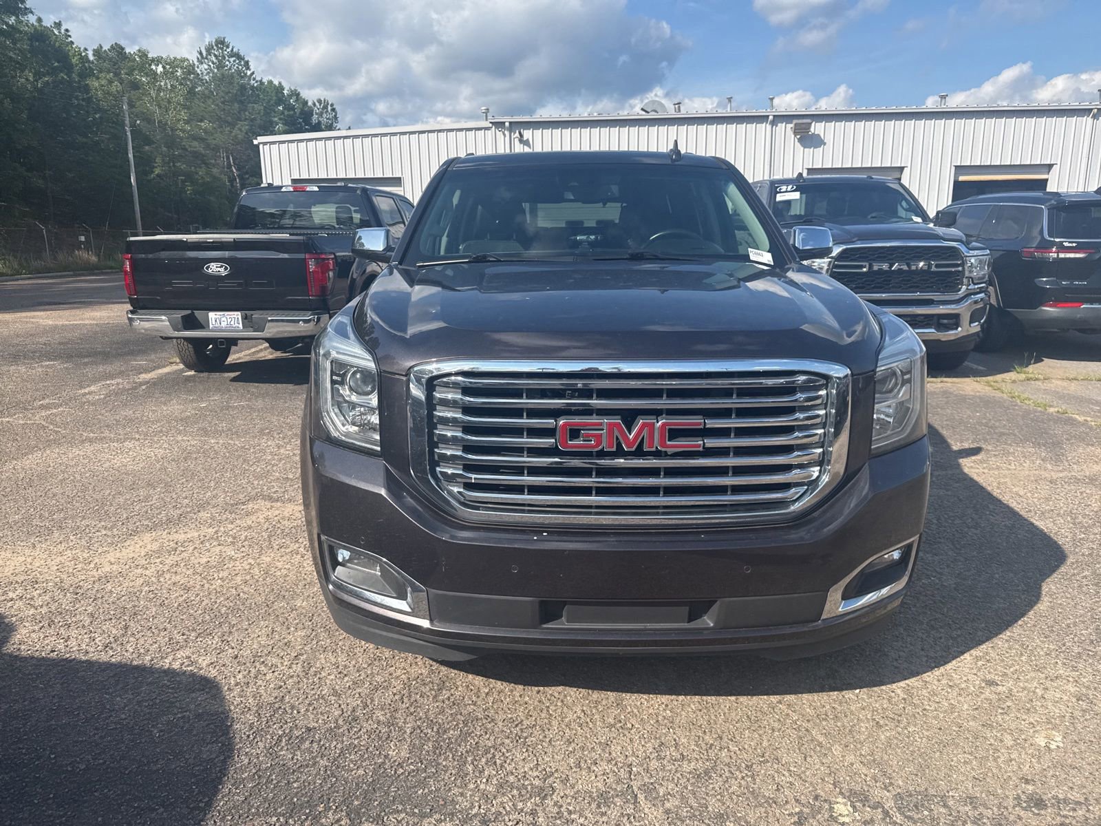 Used 2018 GMC Yukon SLT w/ Premium Edition AWD/4WD image 2