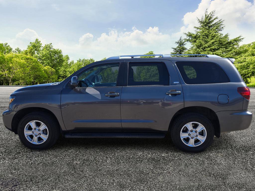Used 2018 Toyota Sequoia SR5 w/ Carpet Mat Package AWD/4WD image 4
