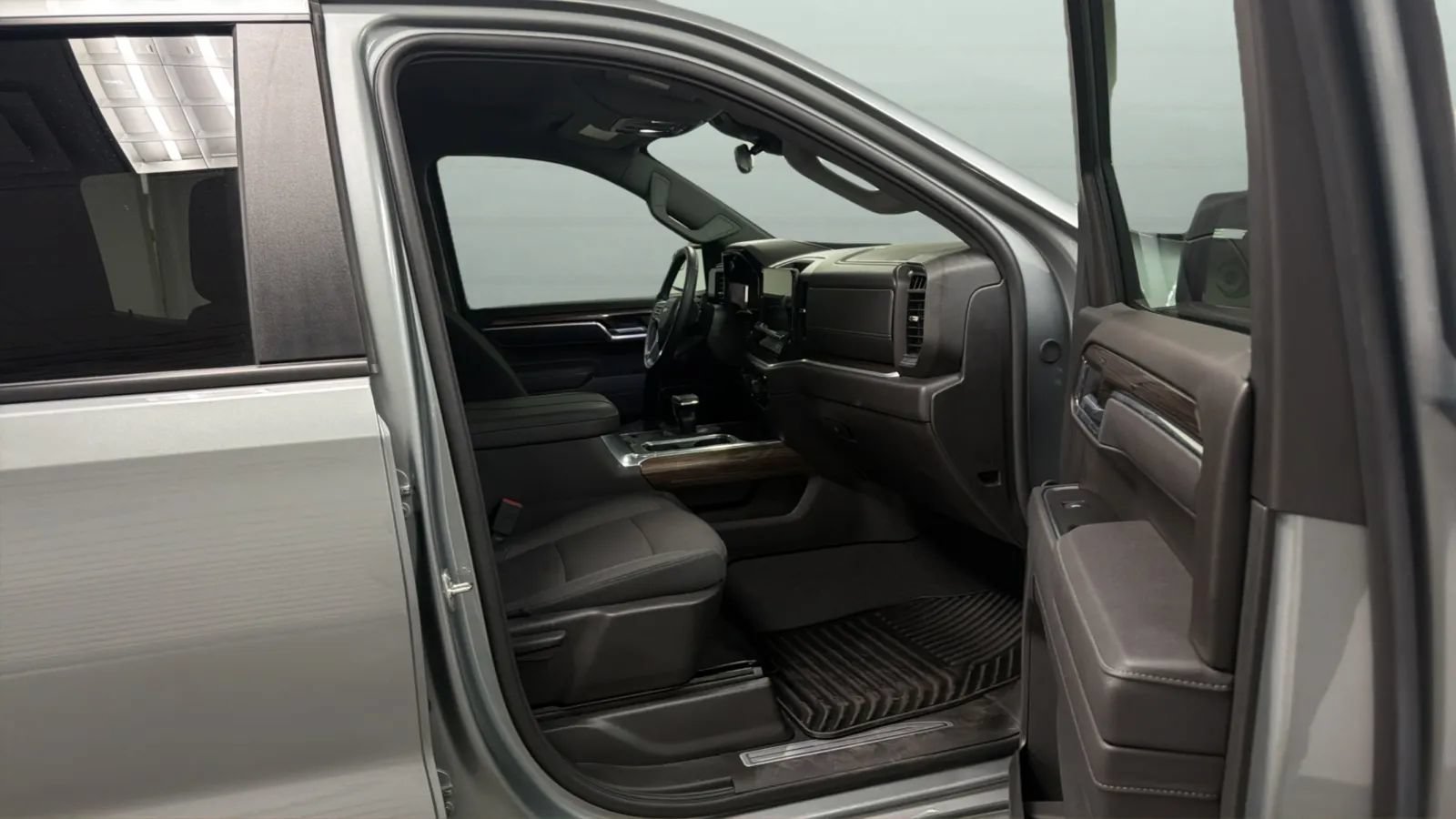 Used 2026 Chevrolet Silverado 1500 LT AWD/4WD image 22
