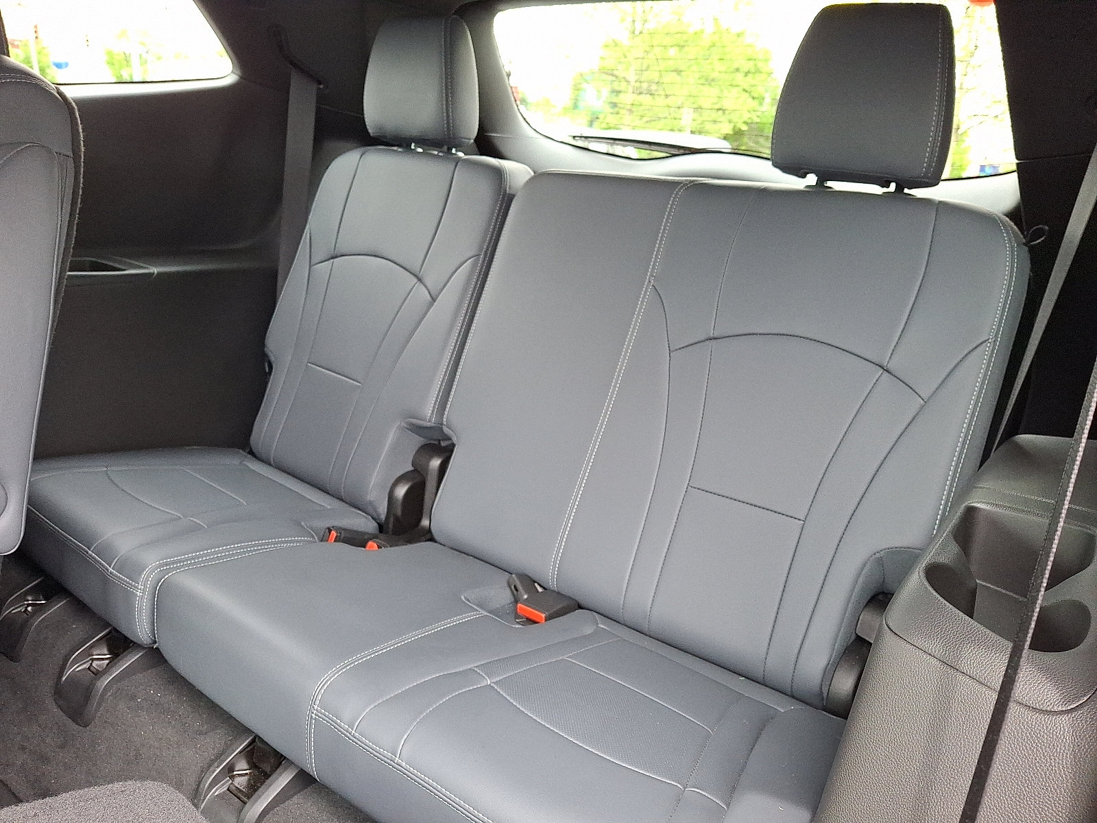 Used 2023 Buick Enclave Essence AWD/4WD image 12