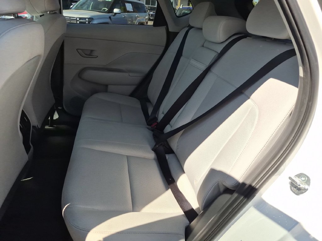 Used 2025 Hyundai Kona SEL FWD image 28