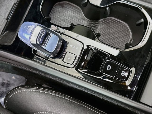 Used 2026 Volvo XC40 B5 Plus AWD/4WD image 17