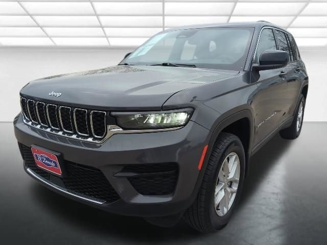 Used 2024 Jeep Grand Cherokee Laredo X image 24