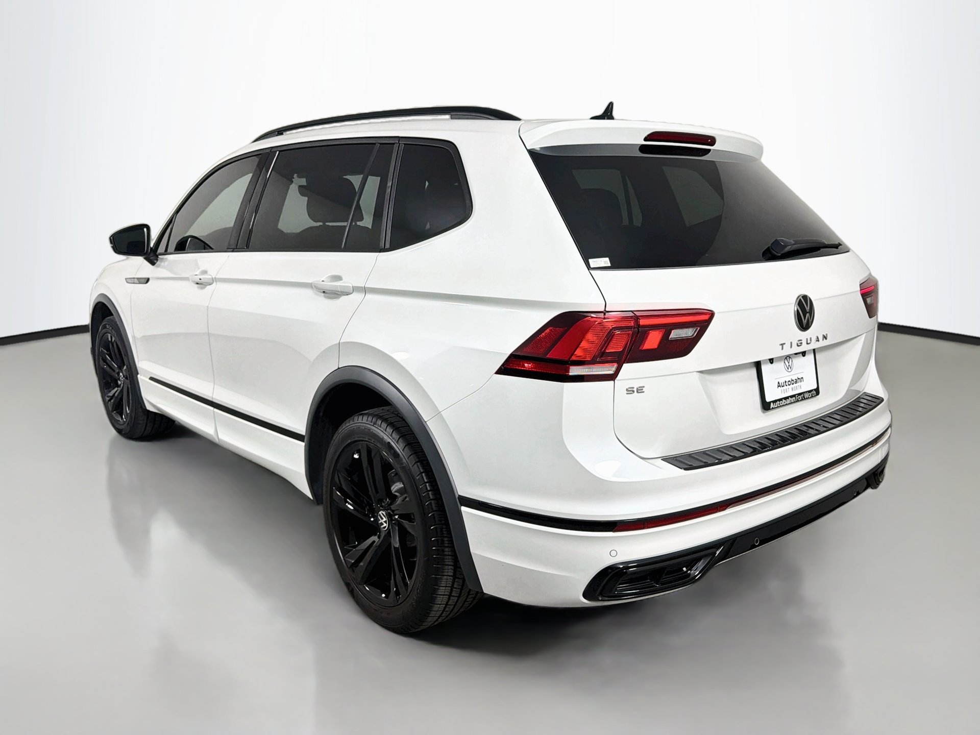 Used 2023 Volkswagen Tiguan SE R-Line FWD image 7