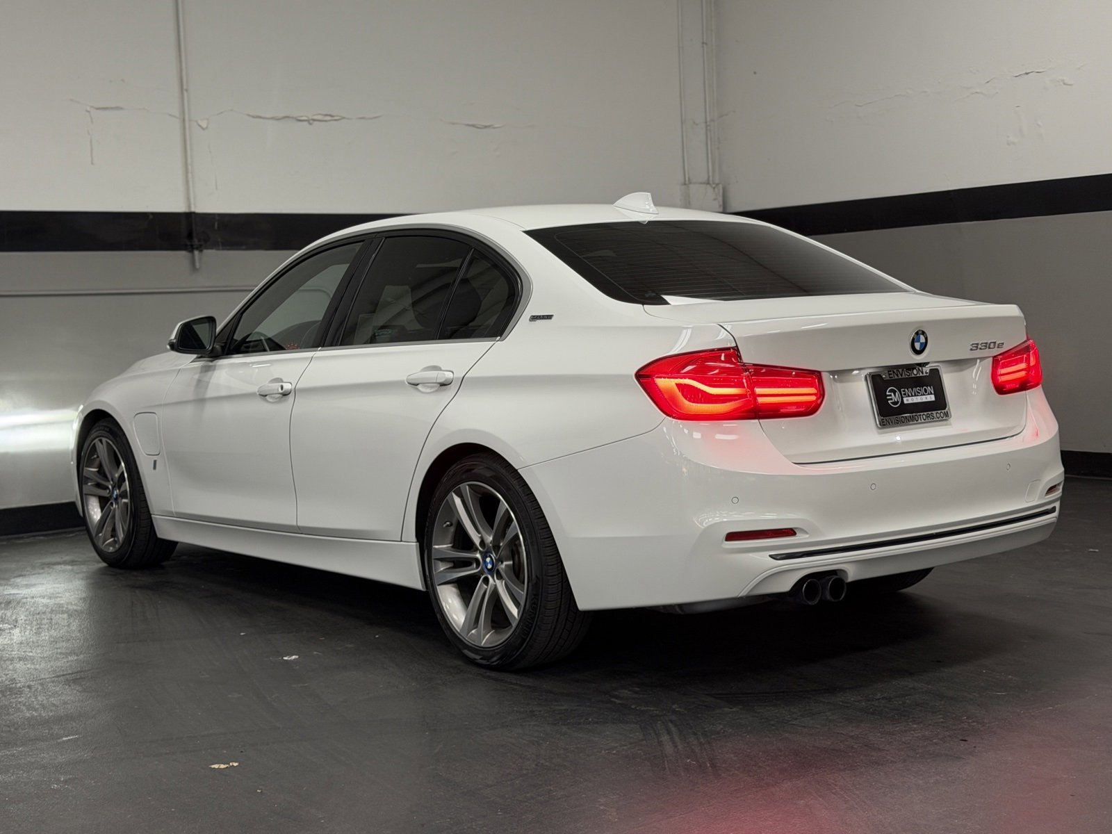 Used 2018 BMW 330e image 10