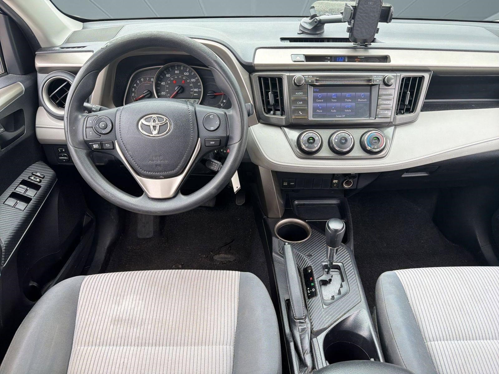 Used 2015 Toyota RAV4 LE AWD/4WD image 27