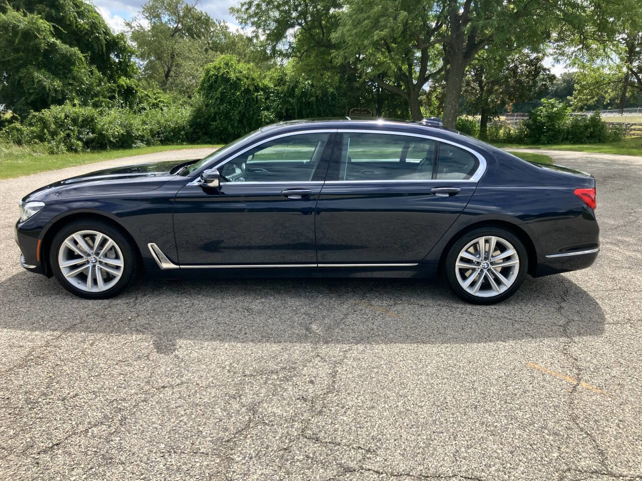 Used 2016 BMW 750i xDrive image 2