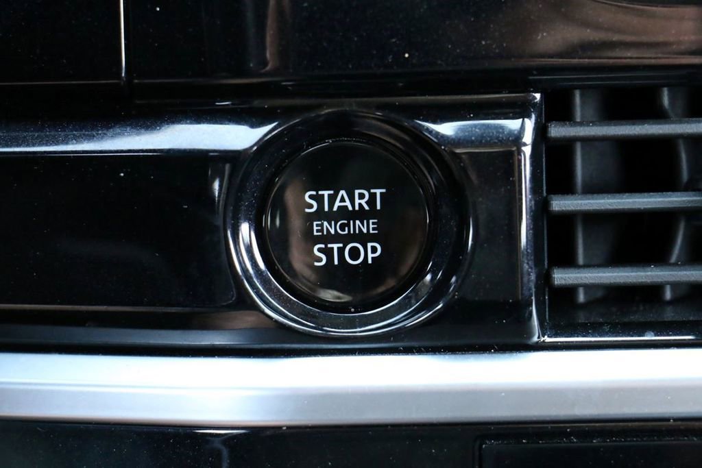 Used 2025 Nissan Pathfinder SV FWD image 13