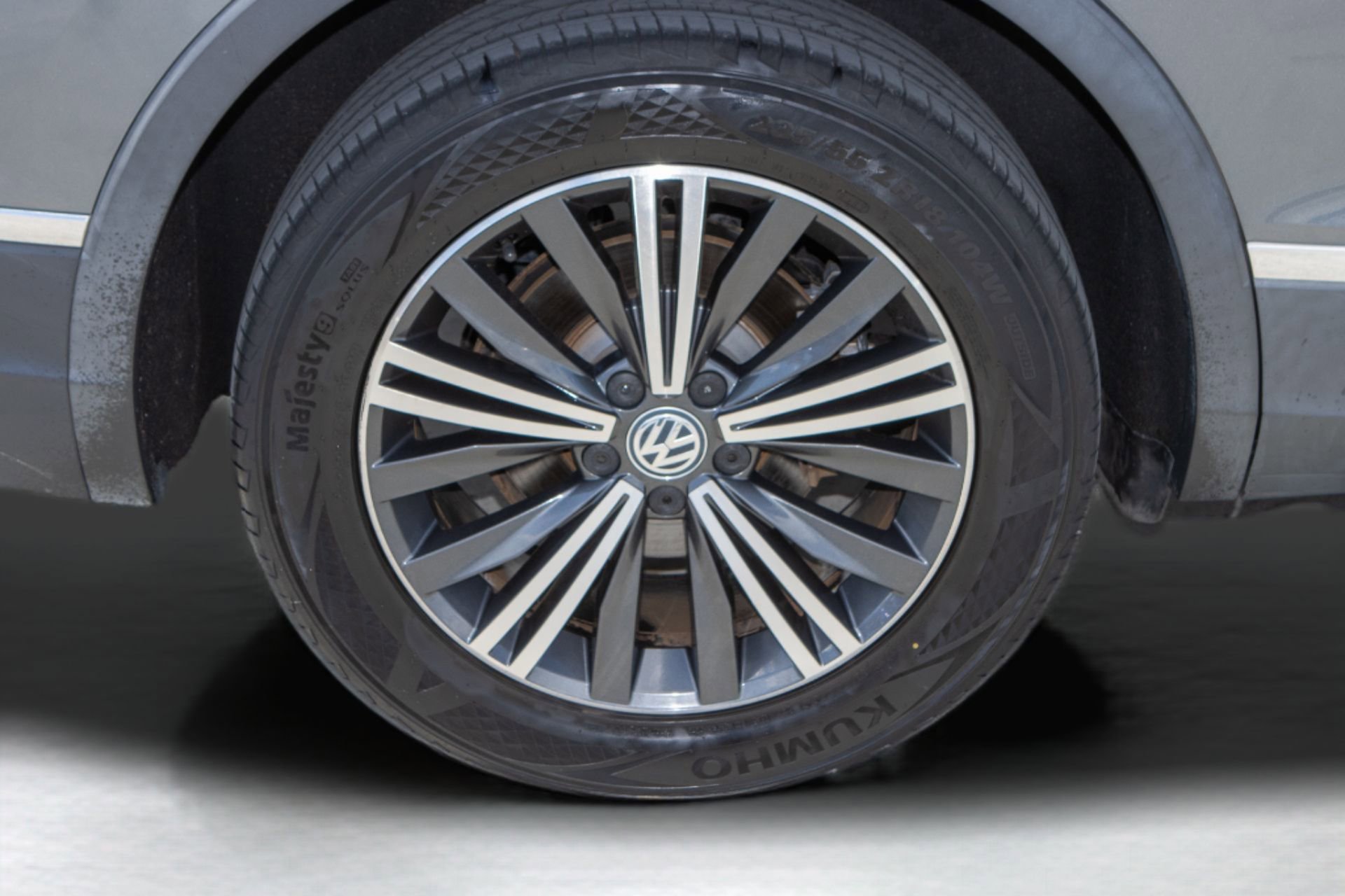 Used 2019 Volkswagen Tiguan SEL image 39