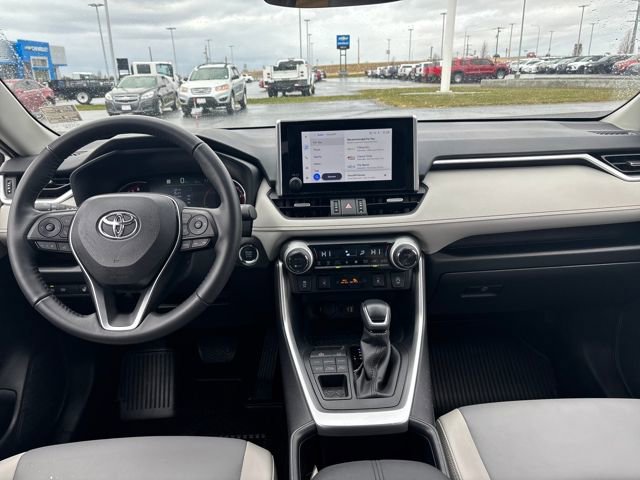 Used 2023 Toyota RAV4 XLE Premium image 12