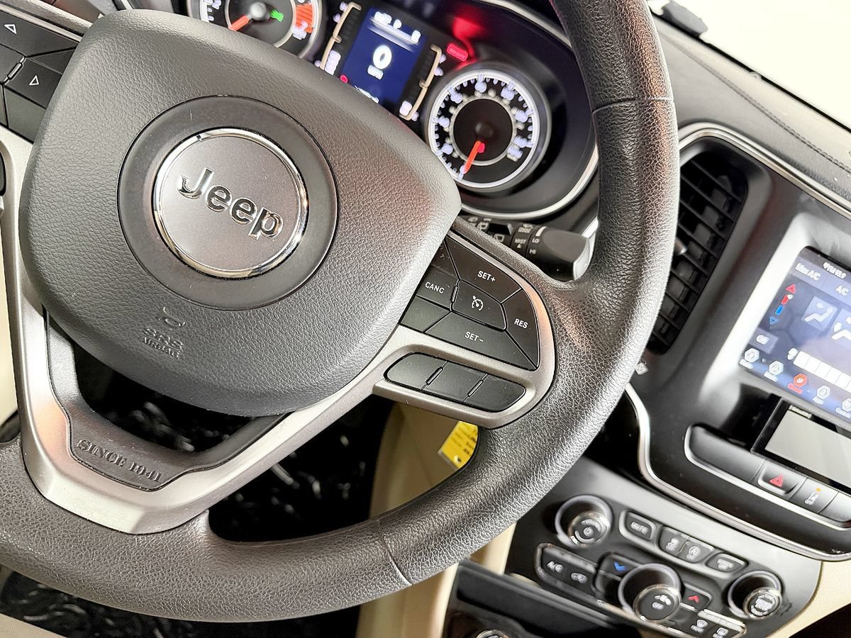 Used 2021 Jeep Cherokee Latitude AWD/4WD image 53