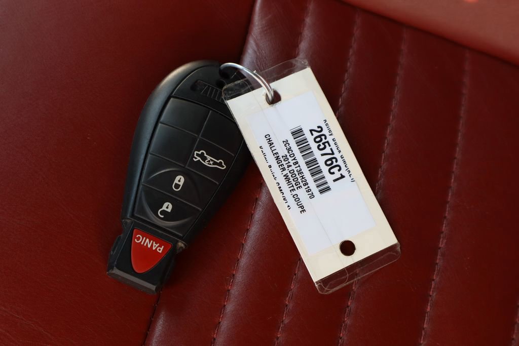 Used 2014 Dodge Challenger R/T RWD image 30