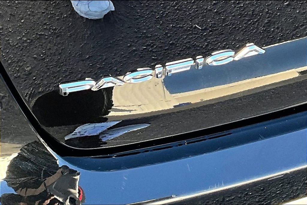 Used 2024 Chrysler Pacifica Touring-L image 22