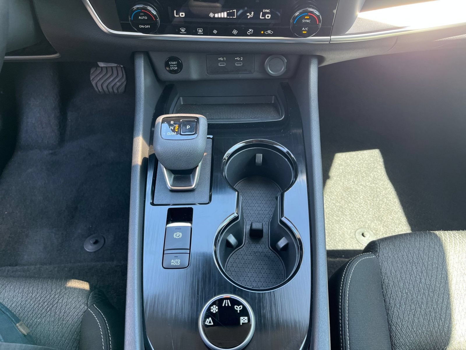 Used 2025 Nissan Rogue SV AWD/4WD image 43