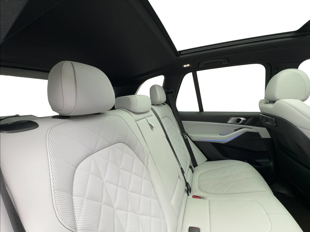 Used 2023 BMW X5 sDrive40i w/ M Sport Package RWD image 31
