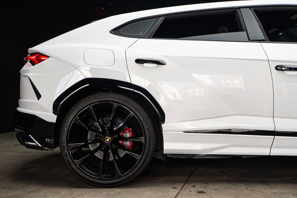 Used 2022 Lamborghini Urus AWD/4WD image 16