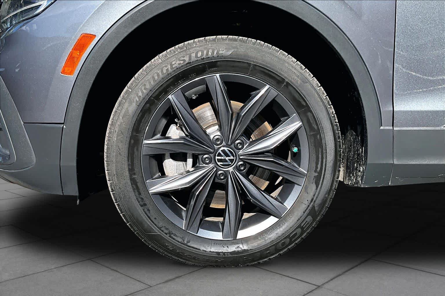 Used 2024 Volkswagen Tiguan SE FWD image 11