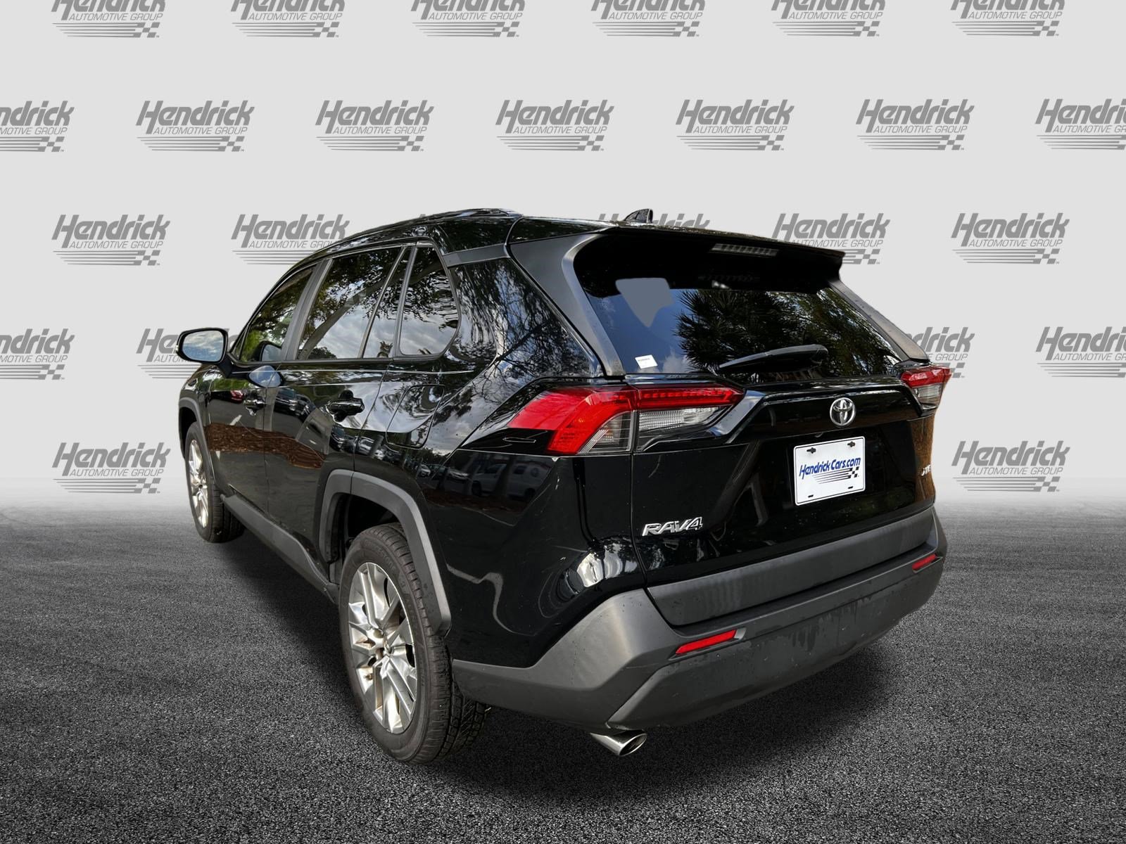 Used 2019 Toyota RAV4 XLE Premium image 7