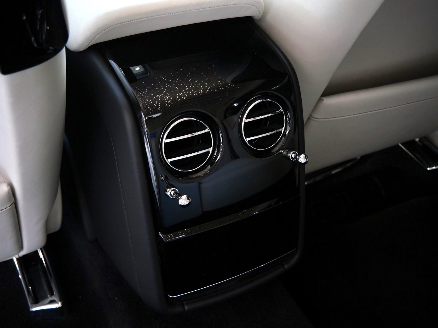 Certified 2024 Rolls-Royce Phantom Extended Wheelbase w/ The Phantom Package image 37