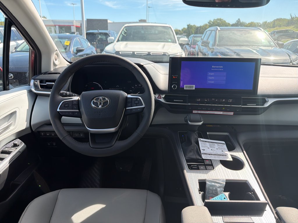 New 2026 Toyota Sienna XLE FWD image 17