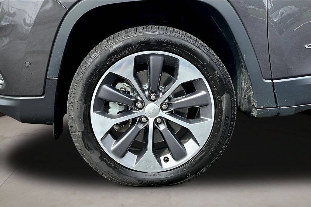 Used 2021 Jeep Cherokee Limited w/ Elite Package AWD/4WD image 34