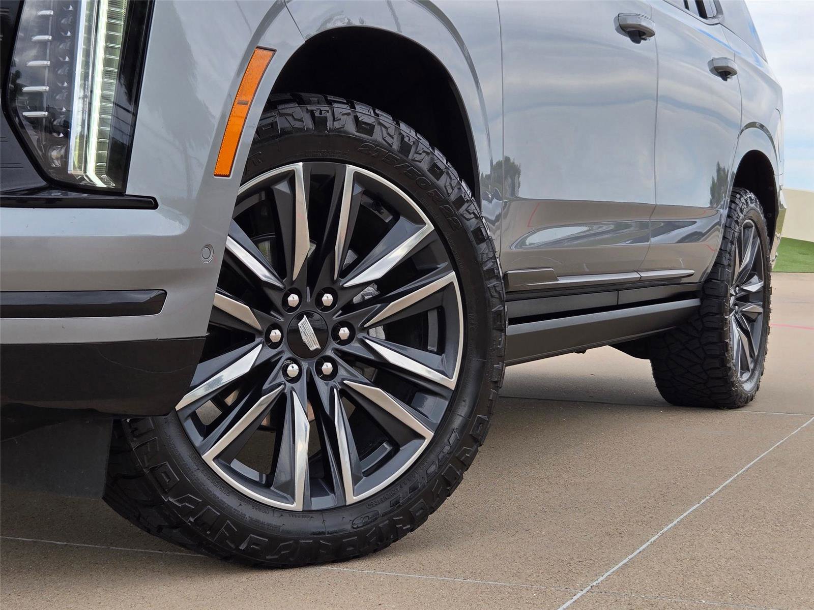 Certified 2025 Cadillac Escalade Sport Platinum AWD/4WD image 8