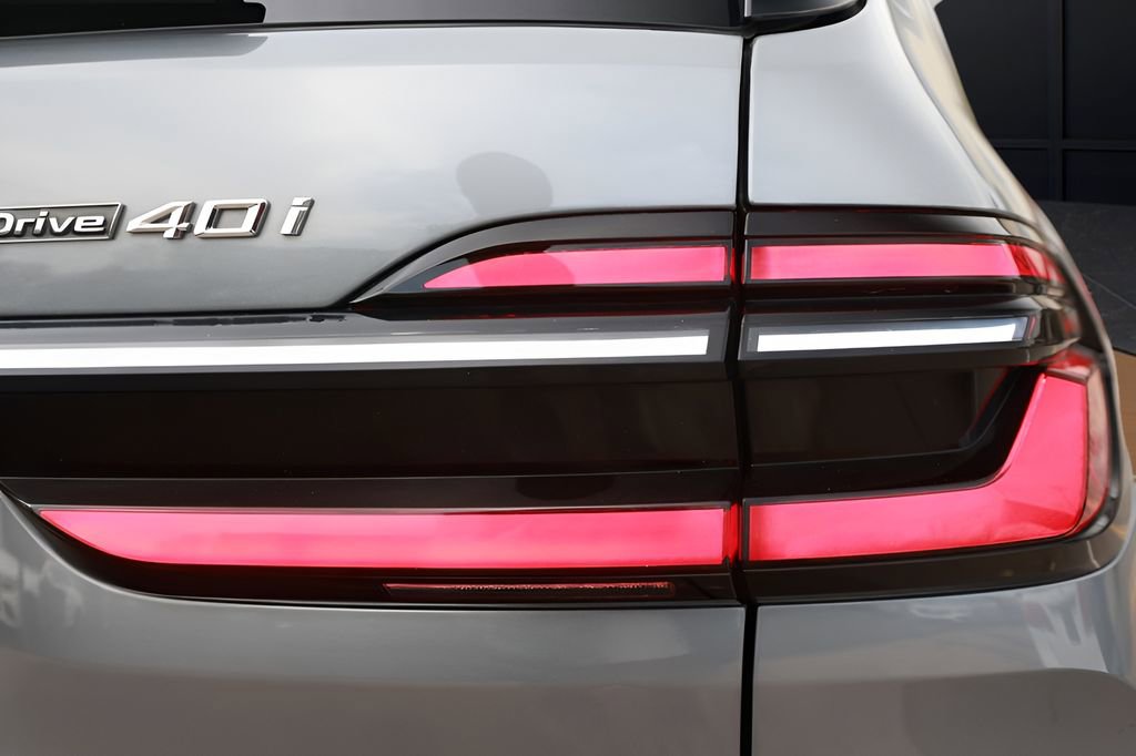 Used 2025 BMW X7 xDrive40i image 25