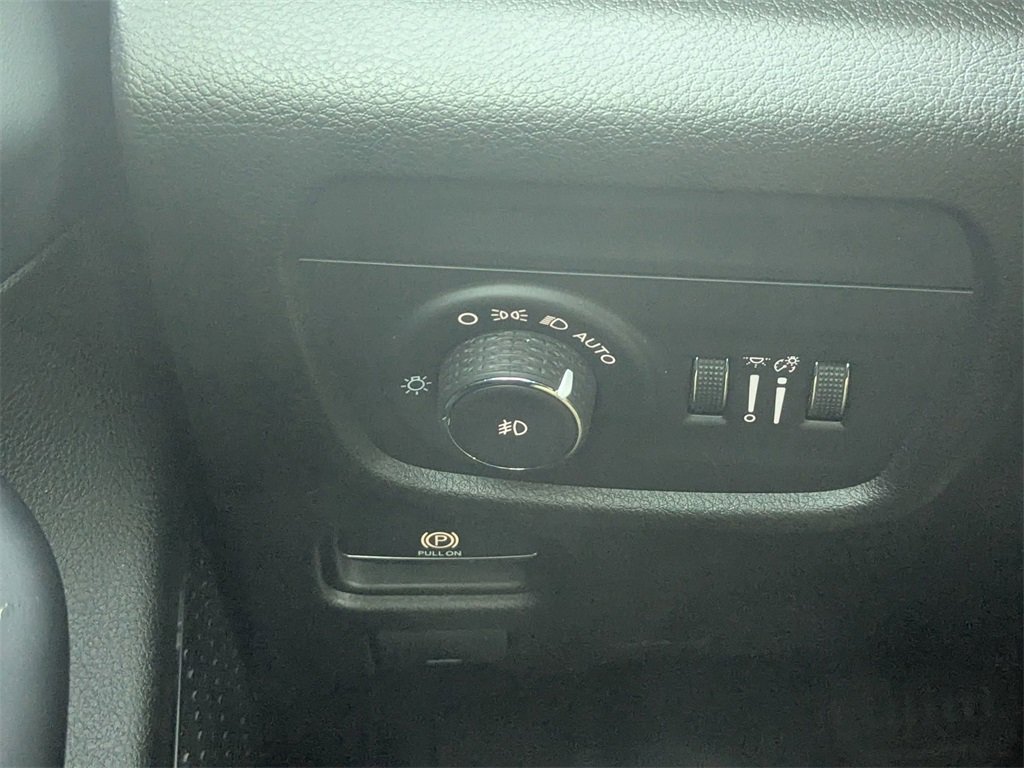 Used 2022 Jeep Grand Cherokee Overland w/ Luxury Tech Group IV image 18